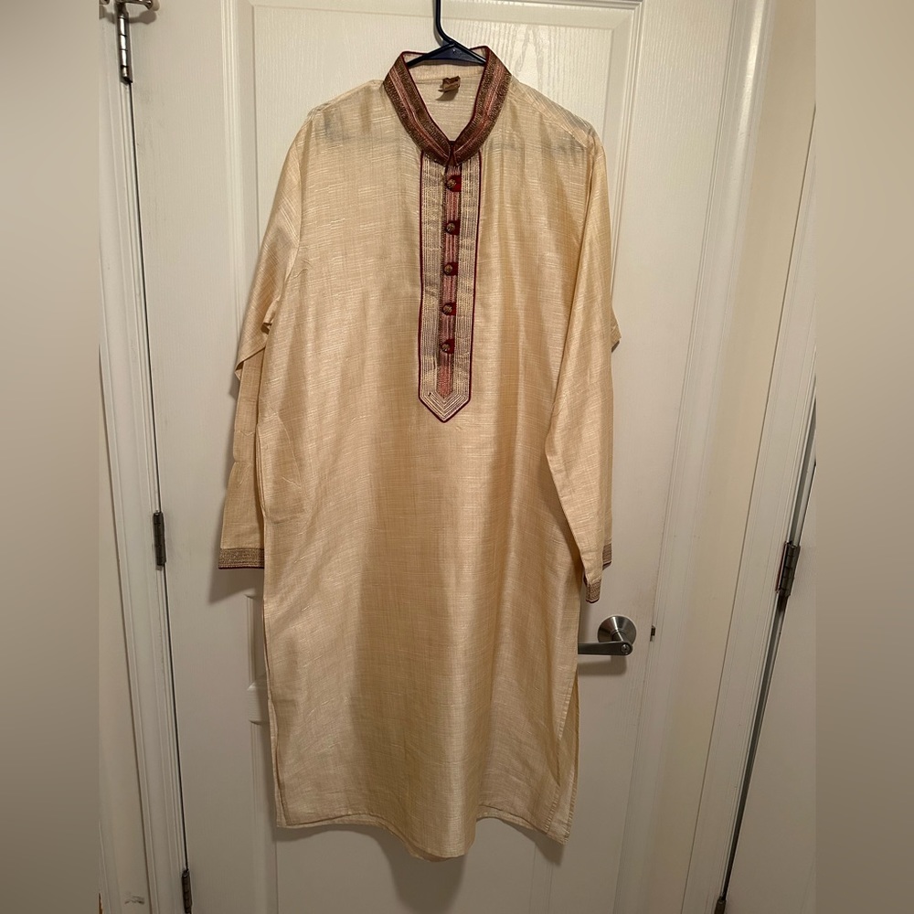 Men’s Indian/Bollywood 2 piece outfit, long cream shirt & maroon pants